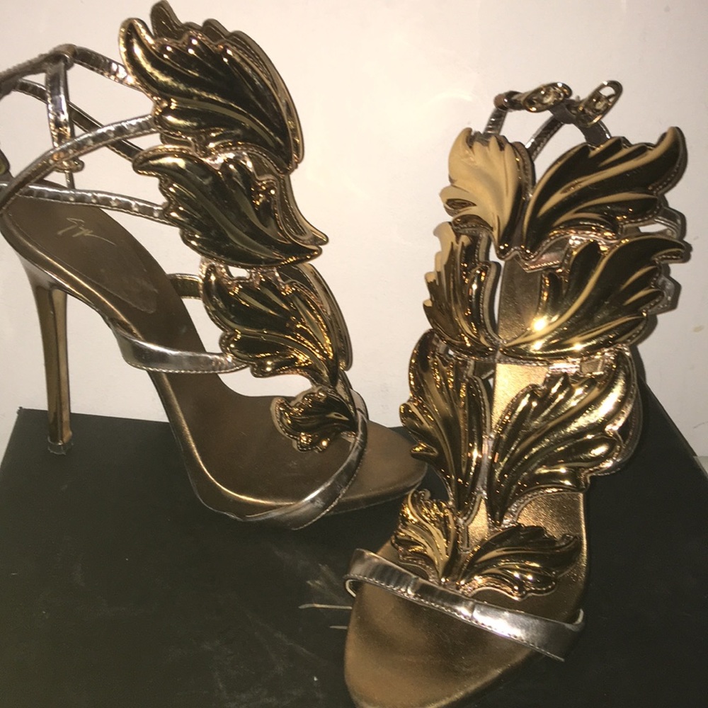 High heels - Picture 2 of 5